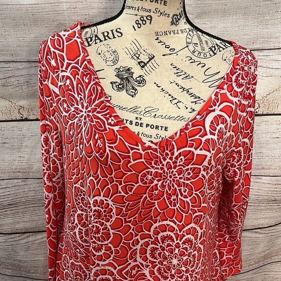 Clara Sun Woo Tunic Top Shark Bite Hem 3/4 Sleeves Red Floral Size Small - Picture 2 of 7